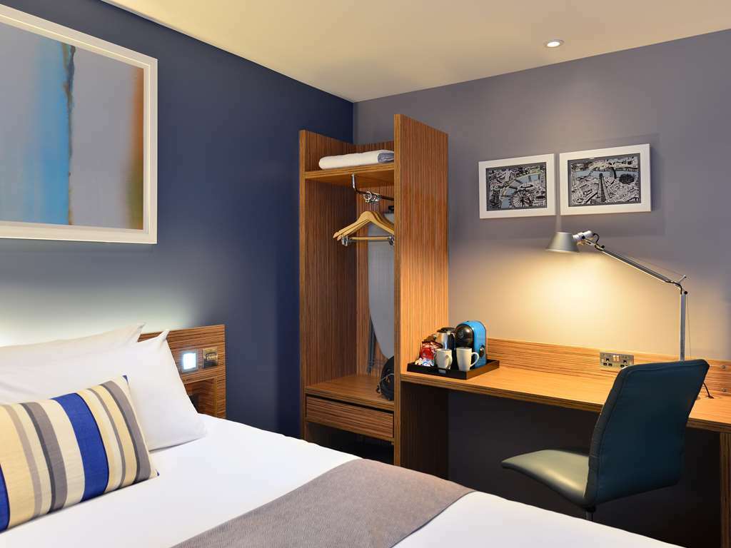 Travelodge London Ealing Δωμάτιο φωτογραφία