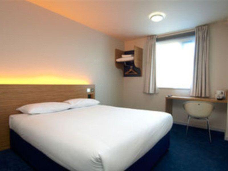 Travelodge London Ealing Εξωτερικό φωτογραφία